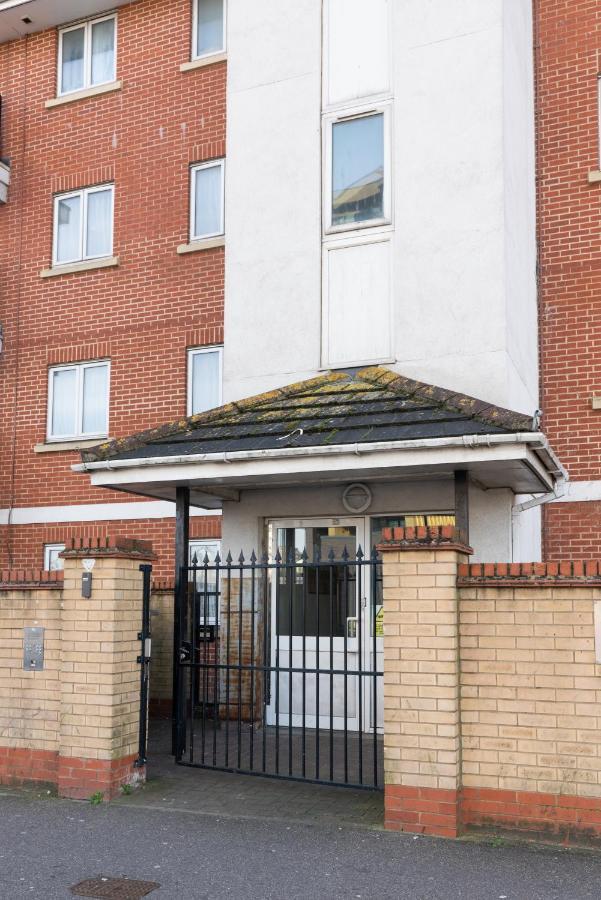 Suites By Rehoboth - Abbey Wood Station - London Zone 4 エクステリア 写真