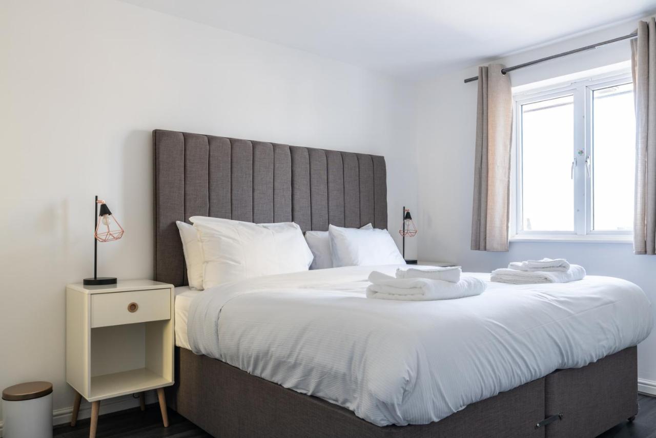 Suites By Rehoboth - Abbey Wood Station - London Zone 4 エクステリア 写真
