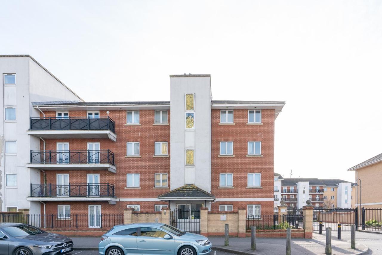 Suites By Rehoboth - Abbey Wood Station - London Zone 4 エクステリア 写真