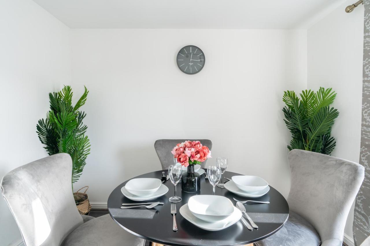 Suites By Rehoboth - Abbey Wood Station - London Zone 4 エクステリア 写真