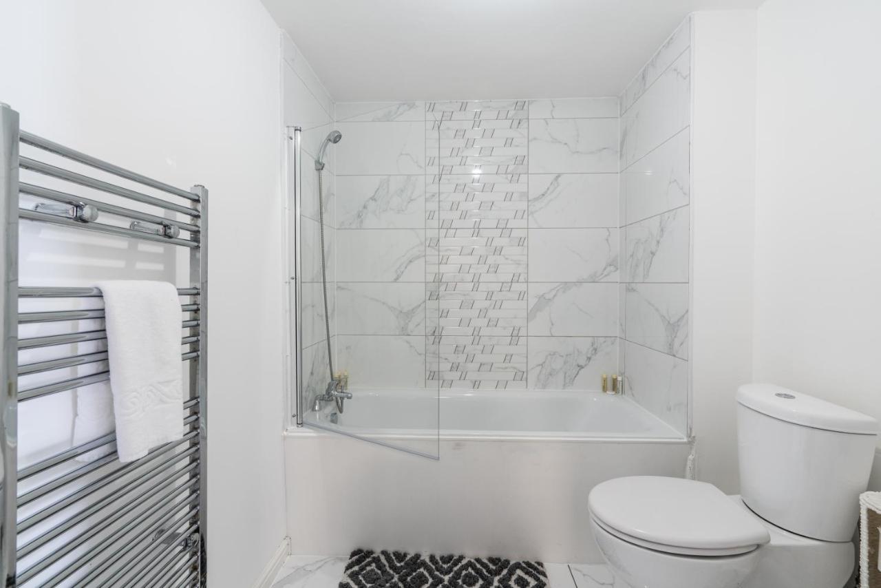 Suites By Rehoboth - Abbey Wood Station - London Zone 4 エクステリア 写真
