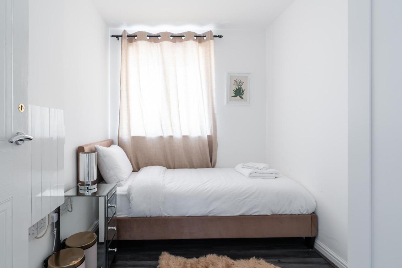 Suites By Rehoboth - Abbey Wood Station - London Zone 4 エクステリア 写真