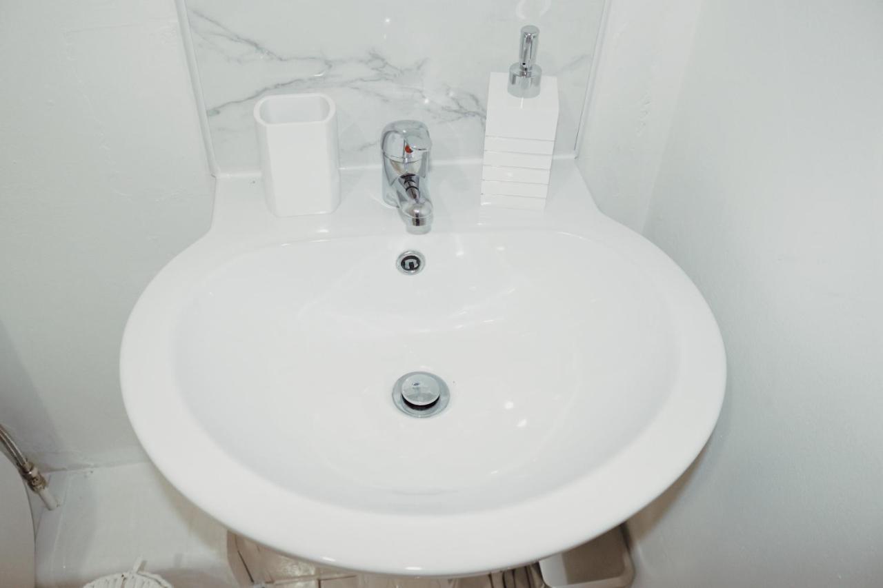 Suites By Rehoboth - Abbey Wood Station - London Zone 4 エクステリア 写真